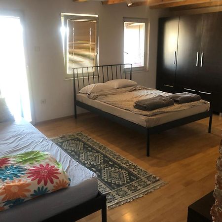 Central Apartment พริสตีนา ภายนอก รูปภาพ